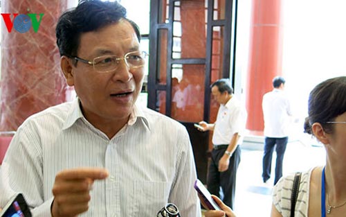 รัฐมนตรีว่าการกระทรวงการศึกษาและฝึกอบรม : แก้ไขปัญหานักศึกษาเรียนจบมหาวิทยาลัยแล้วไม่มีงานทำ